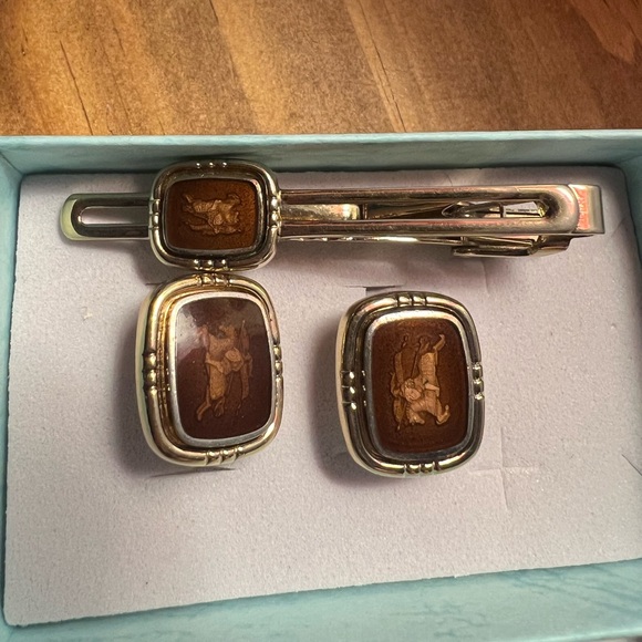Burberry Other - Vintage Burberry cufflinks and tie clip